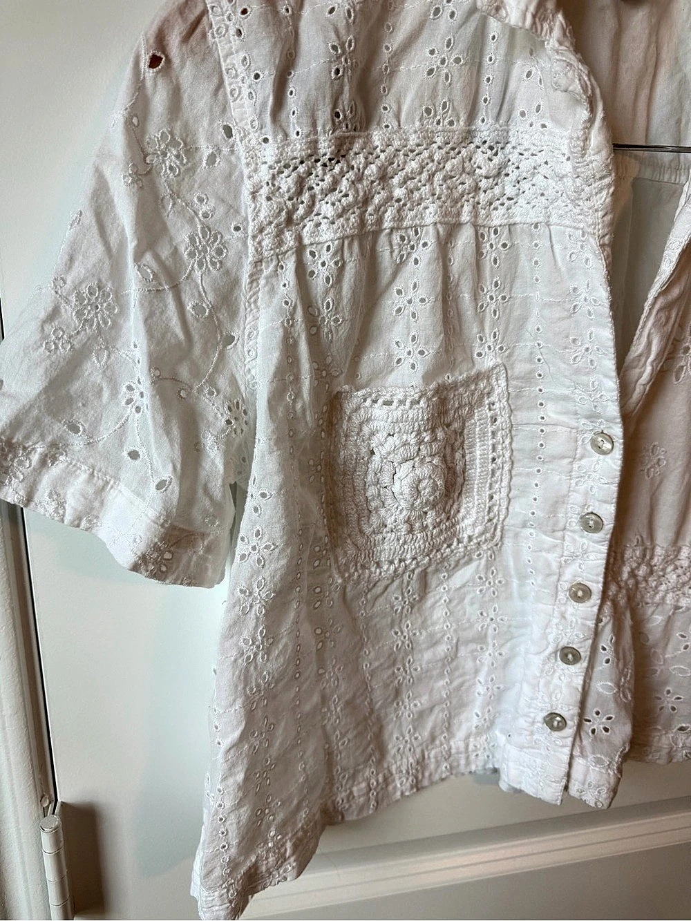American Eagle Cropped White Eyelet Crochet Pocket Button-Up Shirt - Picture 4 of 6